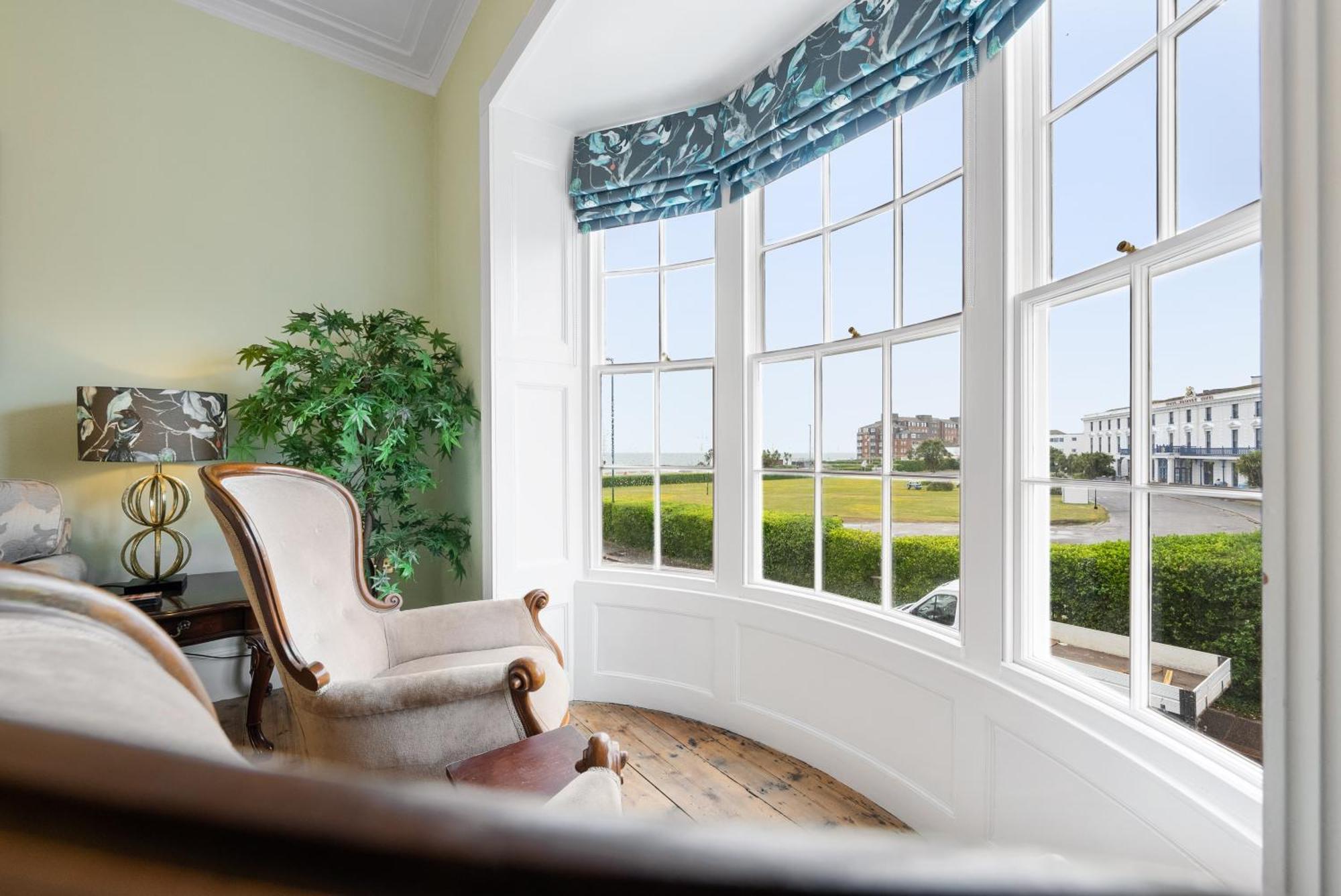 Luxury Georgian Home, Hot Tub, Sea View, Private Garden, Sleeps 6 Bognor Regis Exteriör bild